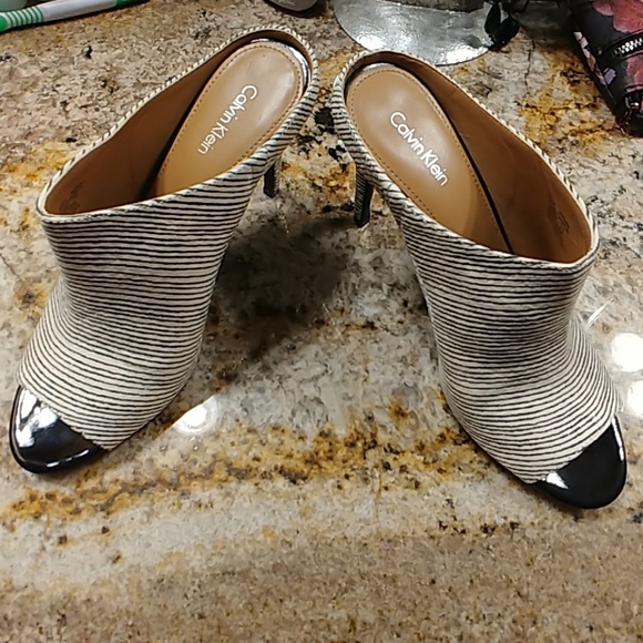 Calvin Klein ZEBRA Sandals US 8 - Picture 5 of 8